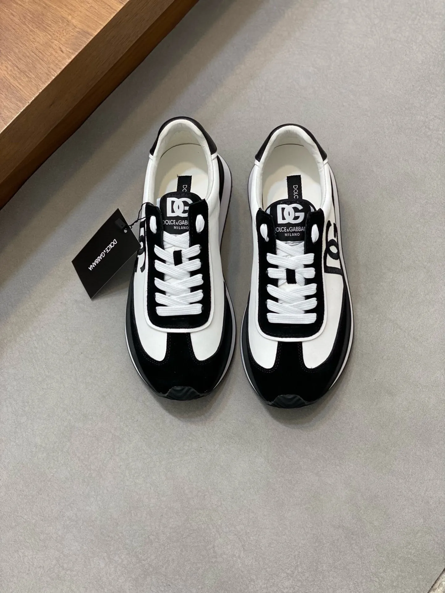 Factory price: 458💰••New products••Dolce&Gabbana••DG✔️High-end men's sports•casual shoes. Original goods from top counters. Original imported cowhide, multi-material splicing design ➕Imported cowhide lining, cowhide feet ➕Original TPR elastic outsole. Size: 39-44 (38, 45 customized)